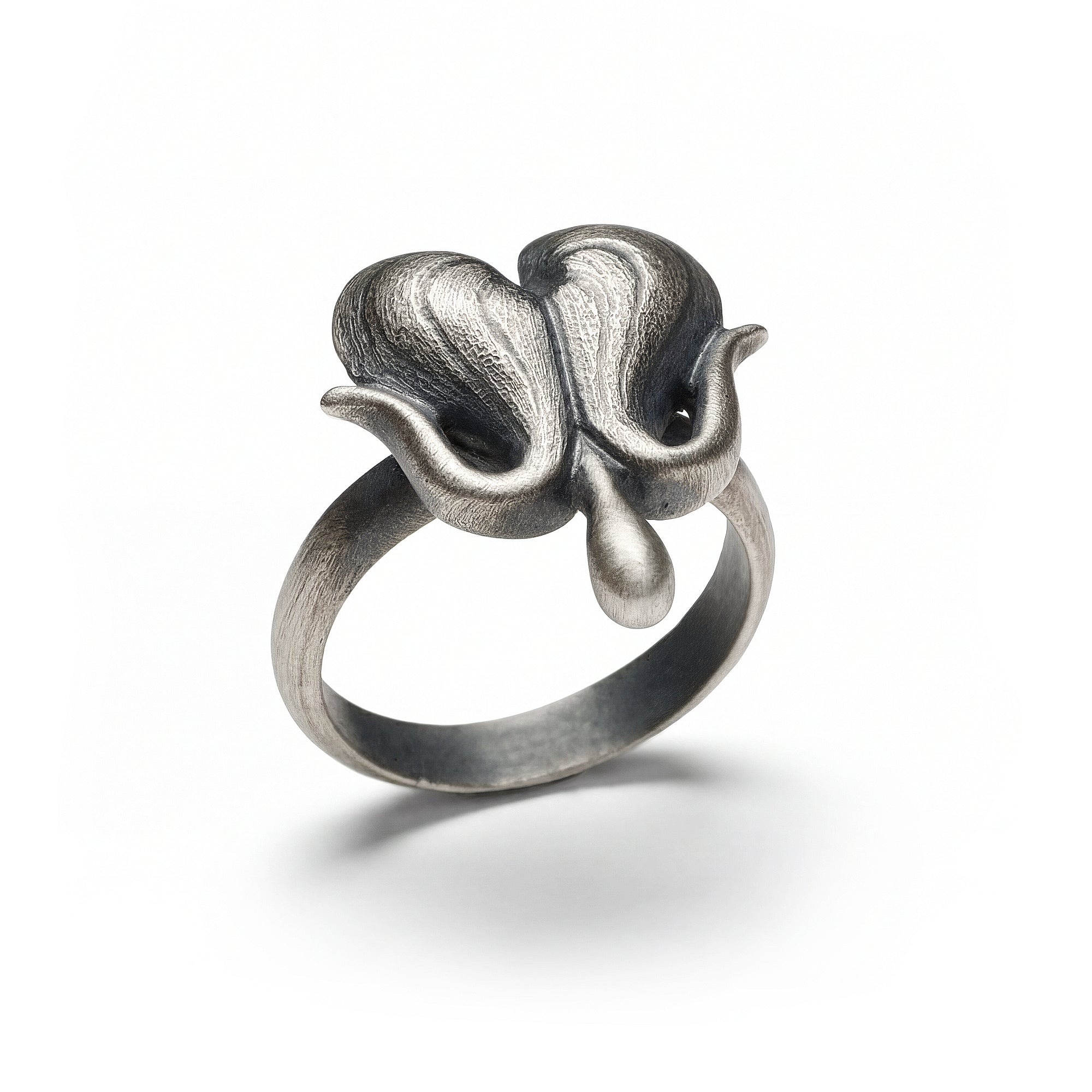 Bleeding Heart. Ring.