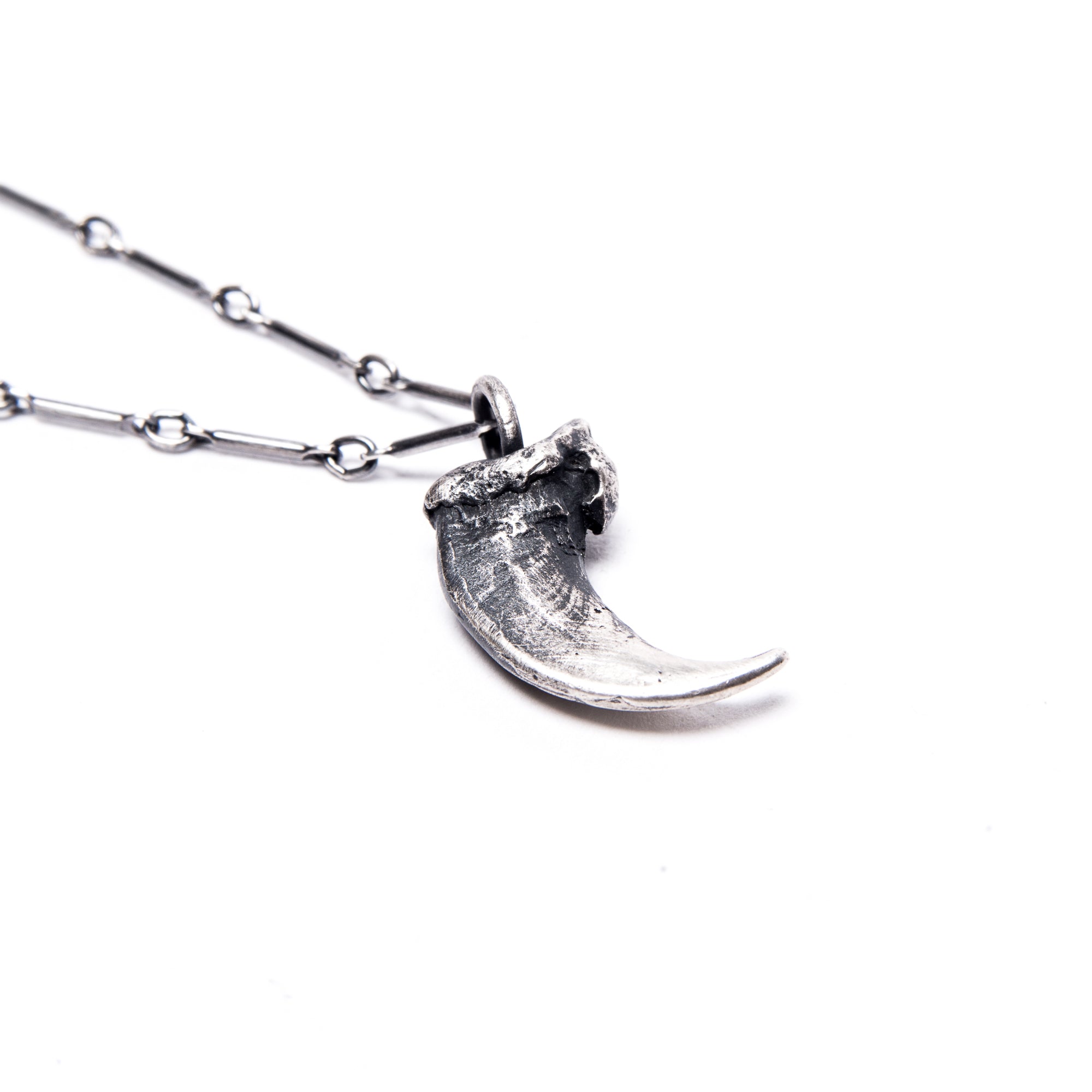 The cunning quickness. Part II. Fox claw necklace.